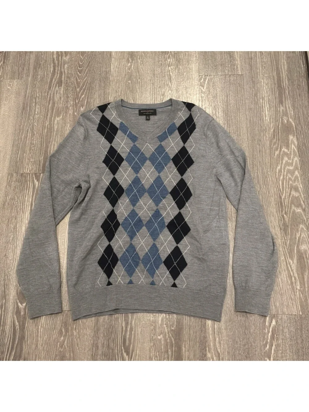 Banana Republic Extra Fine Merino Wool Sweater Men’s XL Gray Argyle V Neck